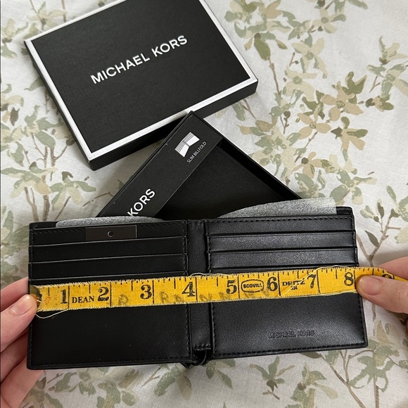 NIB Michael Kors Men’s Black Wallet - Picture 8 of 8